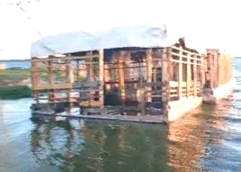 NEMA Demolishes an Illegal Floating facility on Lake Victoria