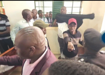 Chaos: Besigye Supporters, Security Operatives exchange Punches in Court: VIDEO