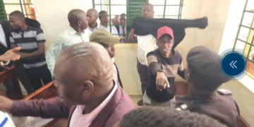 Chaos: Besigye Supporters, Security Operatives exchange Punches in Court: VIDEO